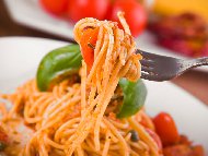 Рецепта Постни спагети с доматен сос и чесън